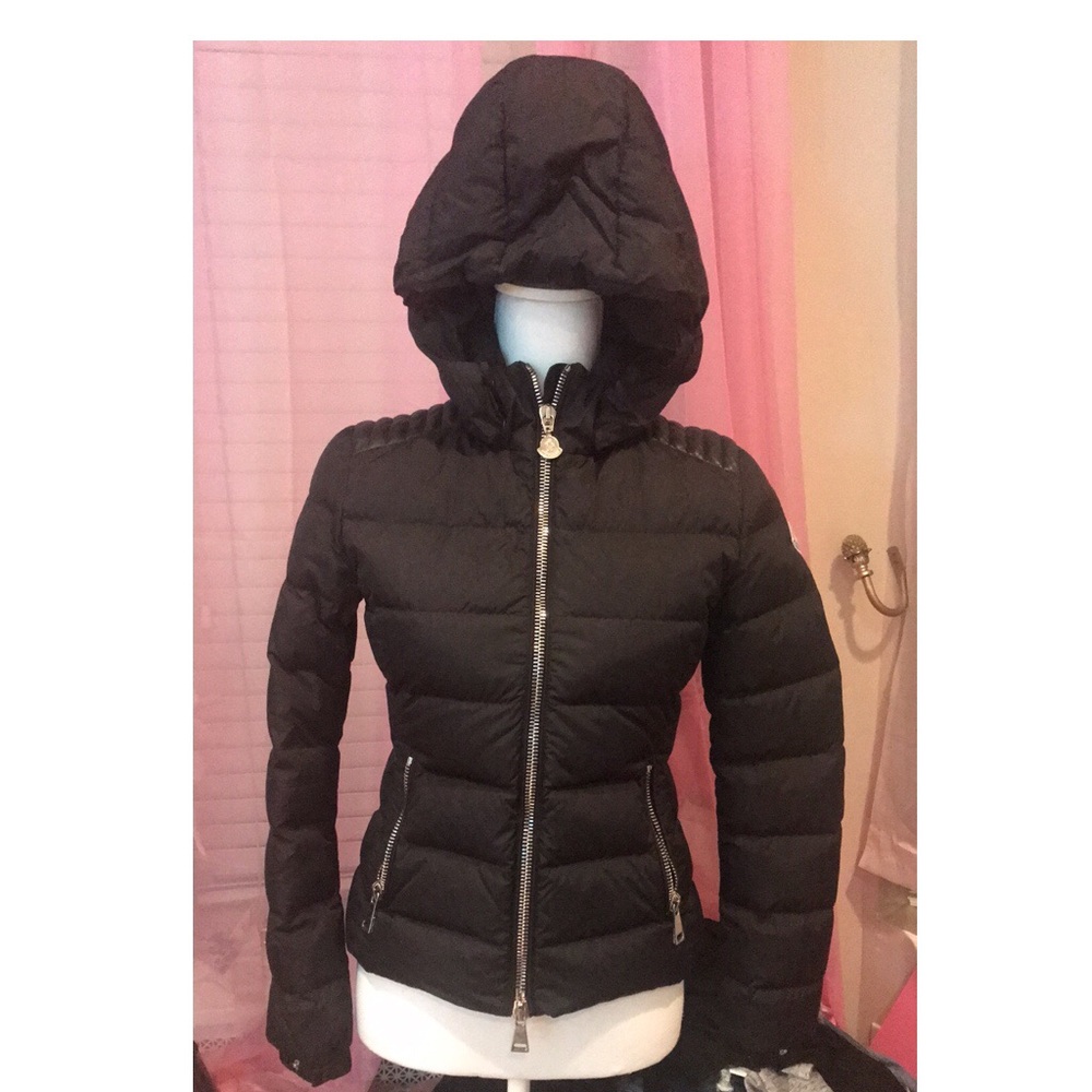 💯 % authentic Moncler down coat